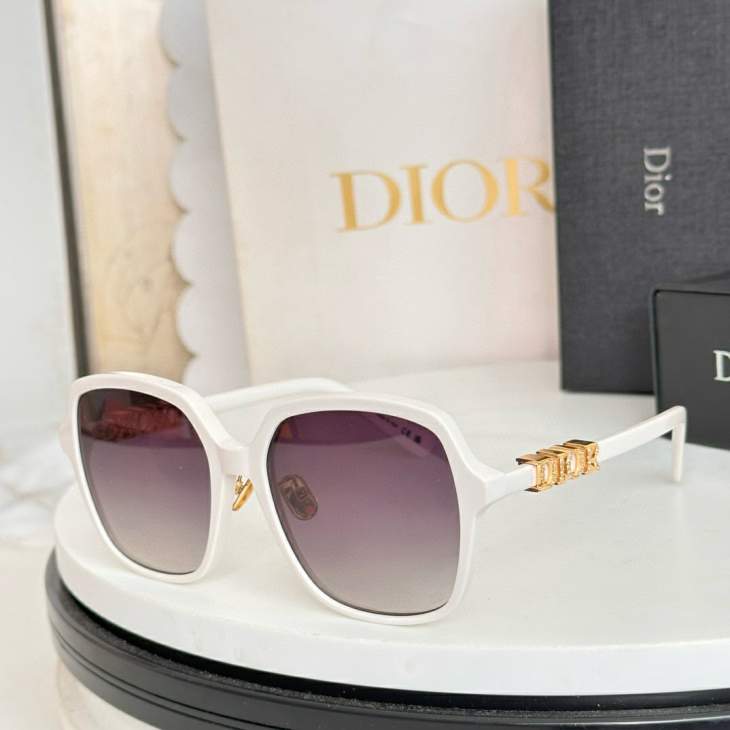 Picture of Dior Sunglasses _SKUfw77709947fw